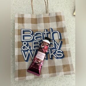 Bath & Body Works Covered in Roses Hand Cream - 1 oz